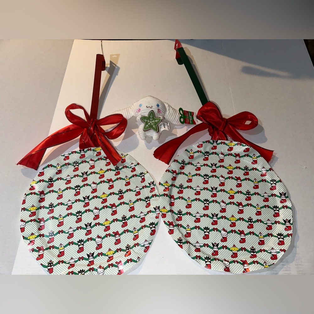 Hello kitty and friends pizza pan Christmas wreaths! With a net cinnamorollplush
